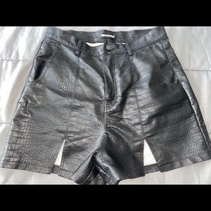 LEATHER SNAKE SKIN SHORTS